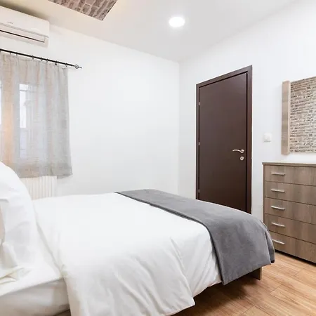 F & B Collection - 2br Fast Wi-fi Penthouse شقة سالونيك