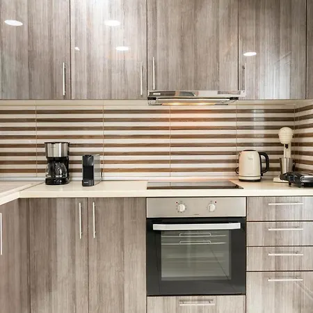 F & B Collection - 2Br Fast Wi-Fi Penthouse *